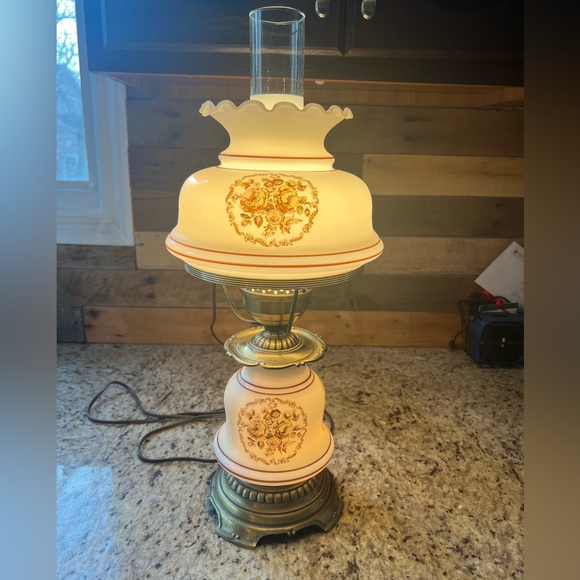 Vintage Quoizel Gone With the Wind 3-way Floral Milk Glass Lamp with Brass Base